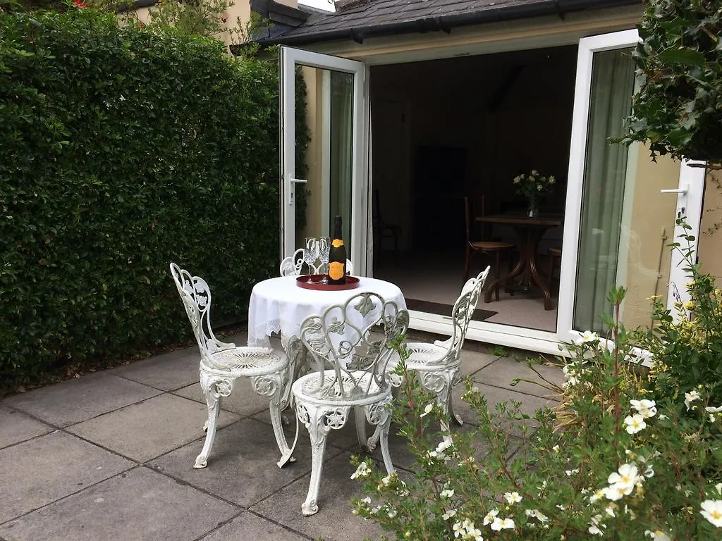 Little Manor Bed & Breakfast Cheltenham