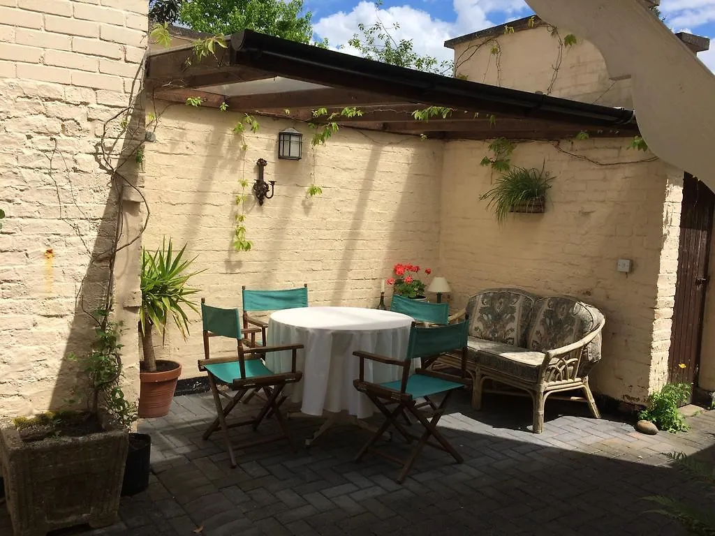 Little Manor Bed & Breakfast Cheltenham