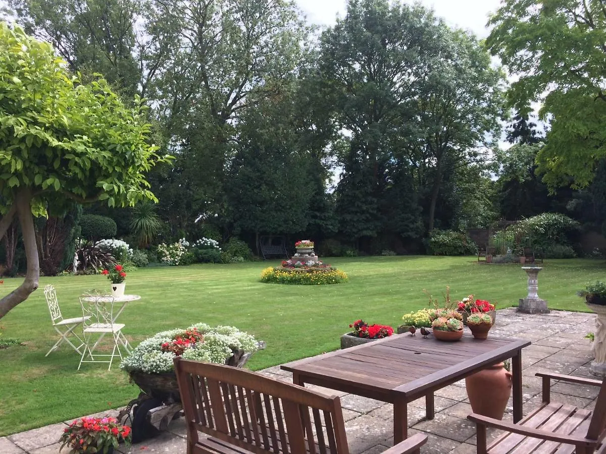 Little Manor Bed & Breakfast Cheltenham