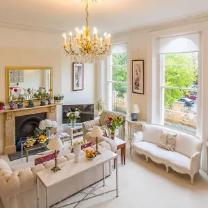 Flat 3, 6 Lypiatt Terrace Gloucestershire Gl50 2sx Apartment